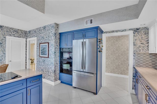 1903 Bay Road 205, Vero Beach, FL 32963