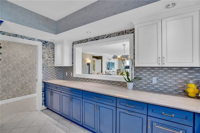 1903 Bay Road 205, Vero Beach, FL 32963