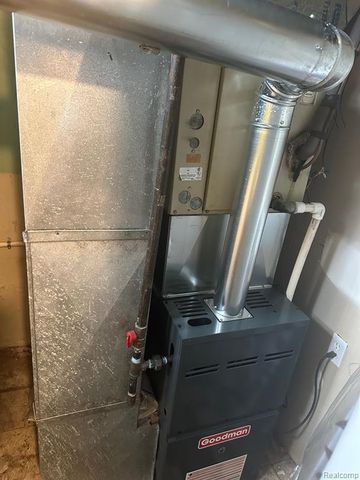 2230 Middlebelt Road, West Bloomfield, MI 48324