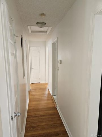 2230 Middlebelt Road, West Bloomfield, MI 48324