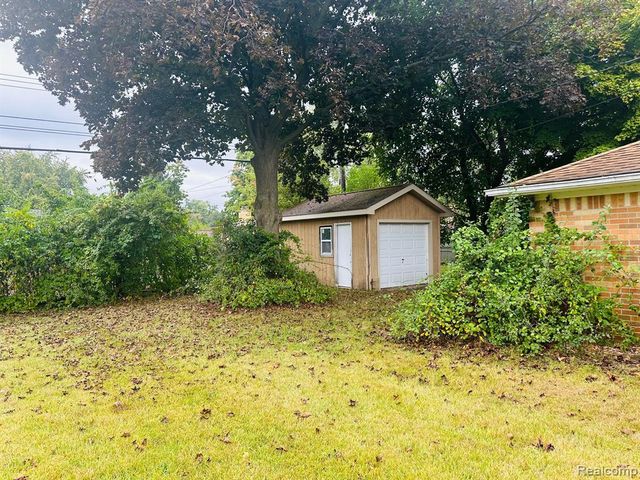 2230 Middlebelt Road, West Bloomfield, MI 48324