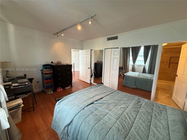 999 Brickell Bay Dr 2002, Miami, FL 33131