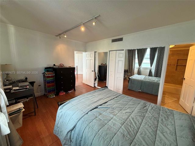 999 Brickell Bay Dr 2002, Miami, FL 33131