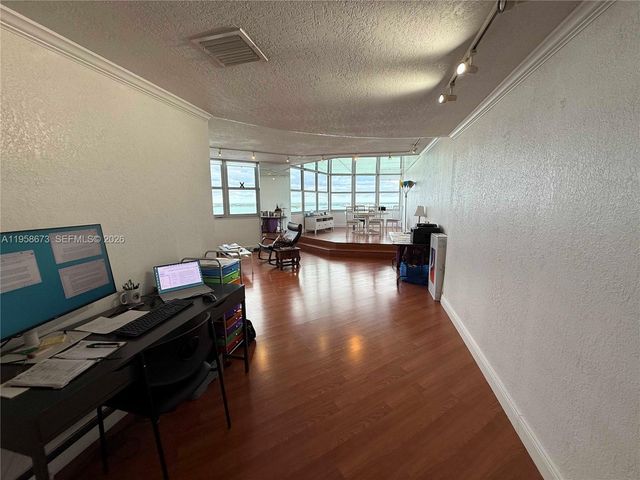 999 Brickell Bay Dr 2002, Miami, FL 33131