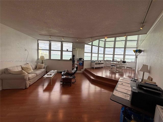 999 Brickell Bay Dr 2002, Miami, FL 33131