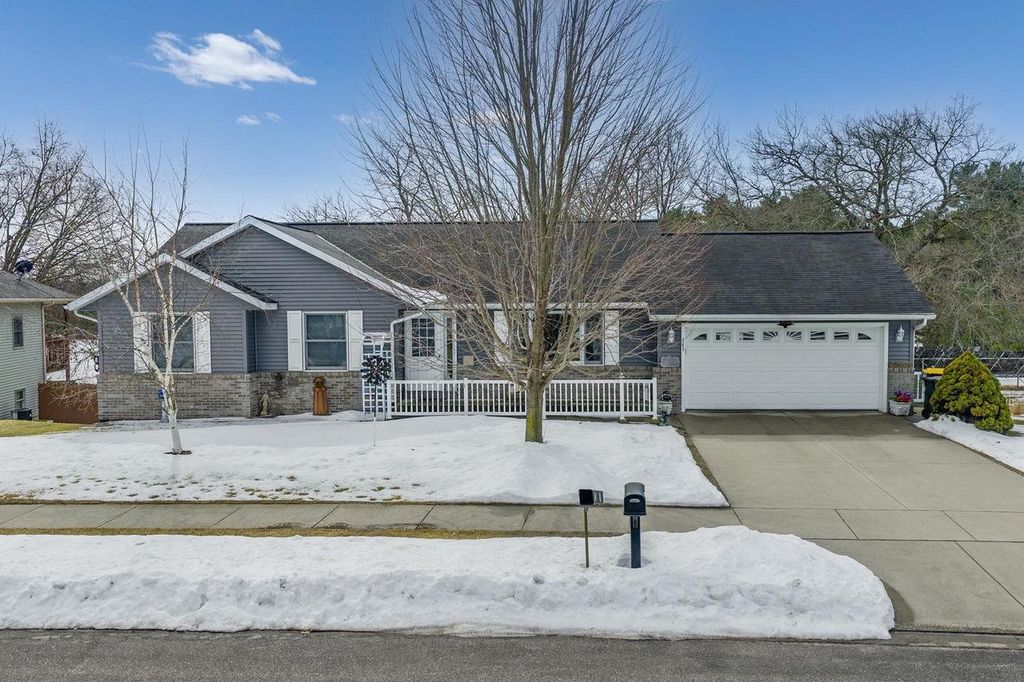 141 Thomas Road, Reedsburg, WI 53959