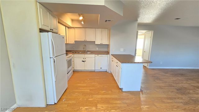 1600 Burningwood Lane 201, Las Vegas, NV 89108