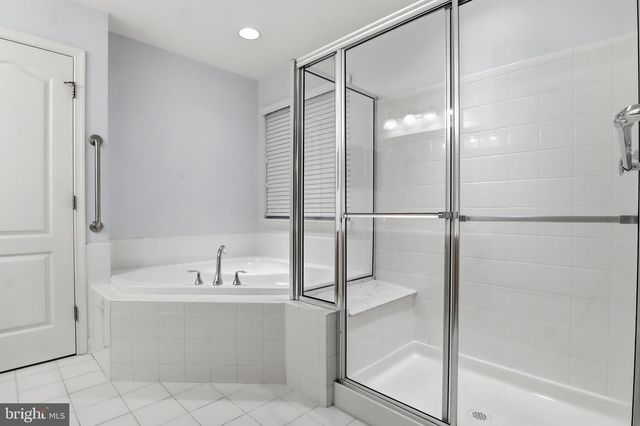 8569 DIAMOND RUN CT, Seven Valleys, PA 17360