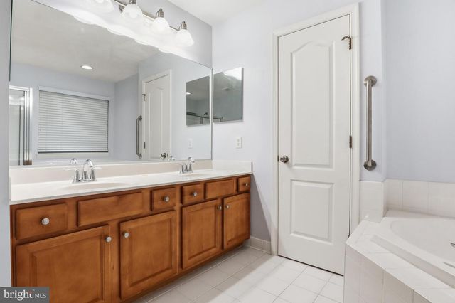 8569 DIAMOND RUN CT, Seven Valleys, PA 17360