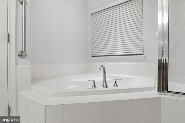 8569 DIAMOND RUN CT, Seven Valleys, PA 17360