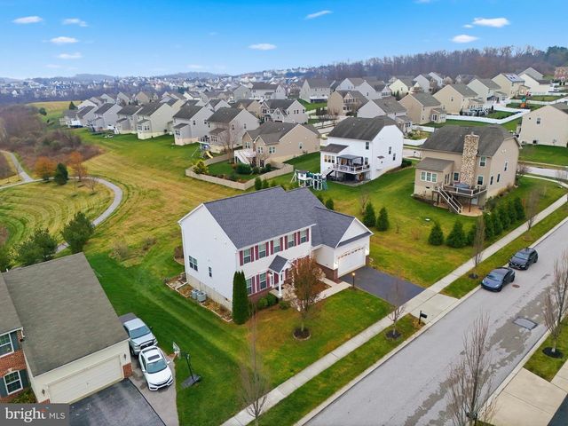 8569 DIAMOND RUN CT, Seven Valleys, PA 17360