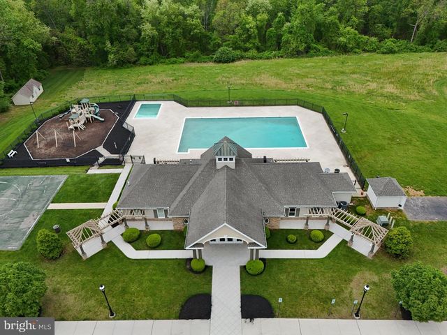 8569 DIAMOND RUN CT, Seven Valleys, PA 17360