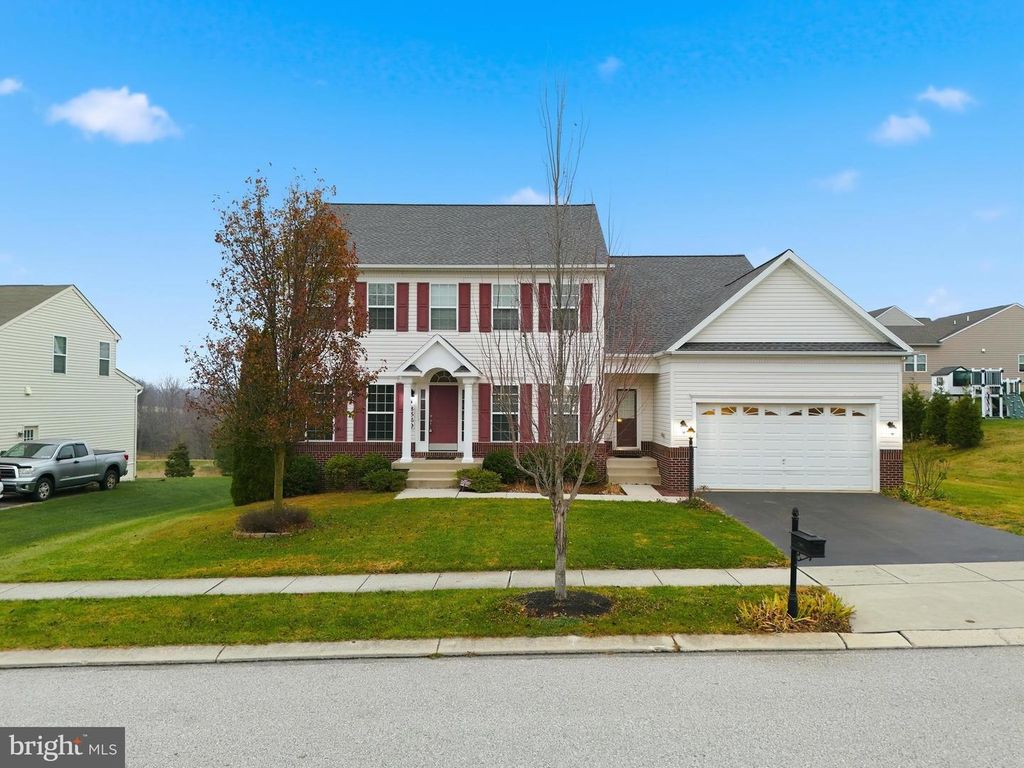 8569 DIAMOND RUN CT, Seven Valleys, PA 17360