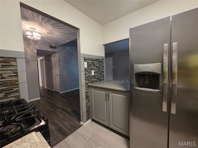 2432 Forest Shadows Drive, St Louis, MO 63136