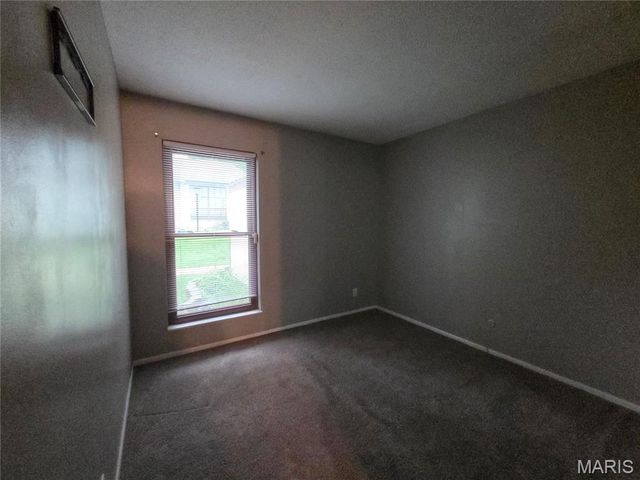 2432 Forest Shadows Drive, St Louis, MO 63136