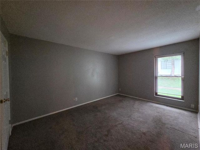 2432 Forest Shadows Drive, St Louis, MO 63136
