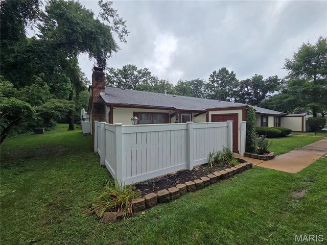 2432 Forest Shadows Drive, St Louis, MO 63136
