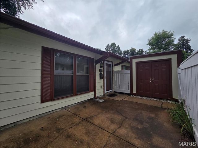 2432 Forest Shadows Drive, St Louis, MO 63136