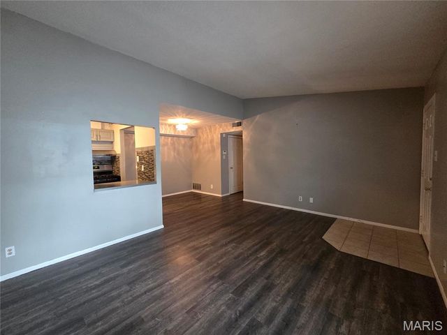 2432 Forest Shadows Drive, St Louis, MO 63136