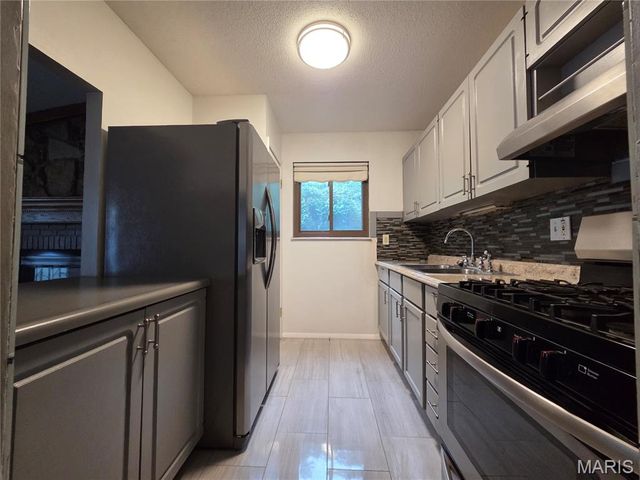 2432 Forest Shadows Drive, St Louis, MO 63136