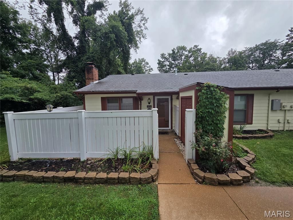 2432 Forest Shadows Drive, St Louis, MO 63136