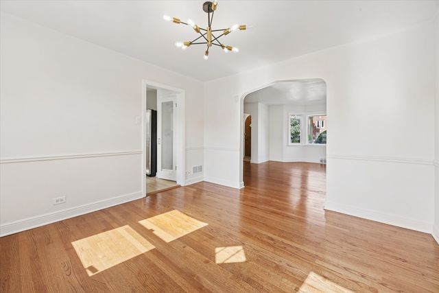 10141 S Rhodes Avenue, Chicago, IL 60628
