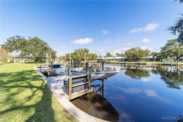 11517 W Sandpiper Court, Crystal River, FL 34429