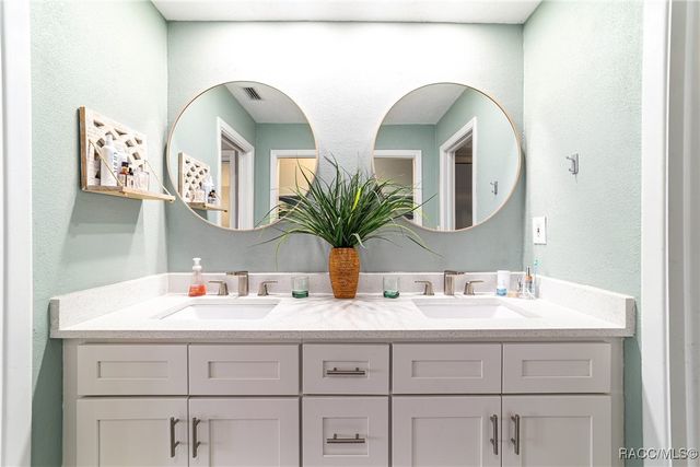 11517 W Sandpiper Court, Crystal River, FL 34429