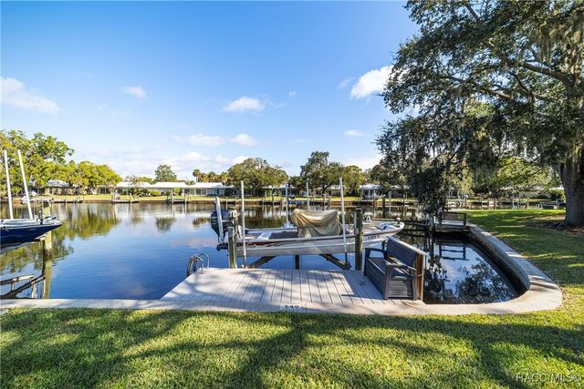 11517 W Sandpiper Court, Crystal River, FL 34429