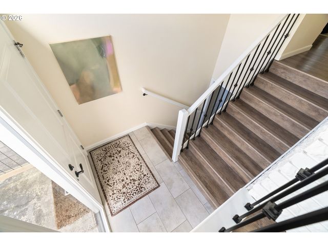 9216 Se MARKET St, Portland, OR 97216