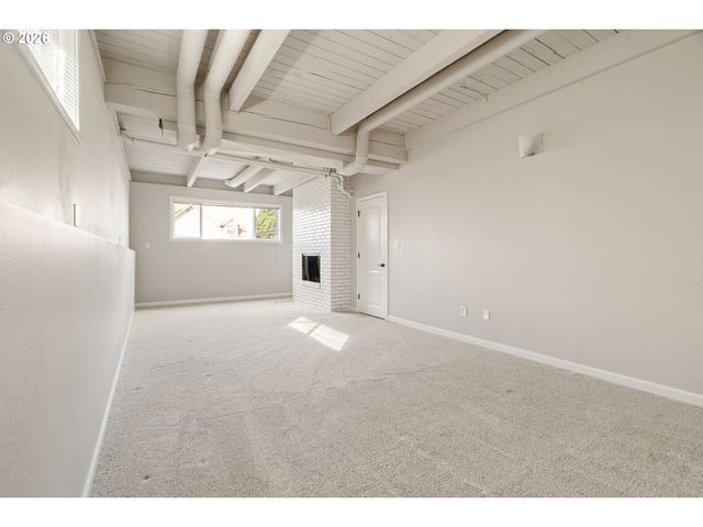 9216 Se MARKET St, Portland, OR 97216