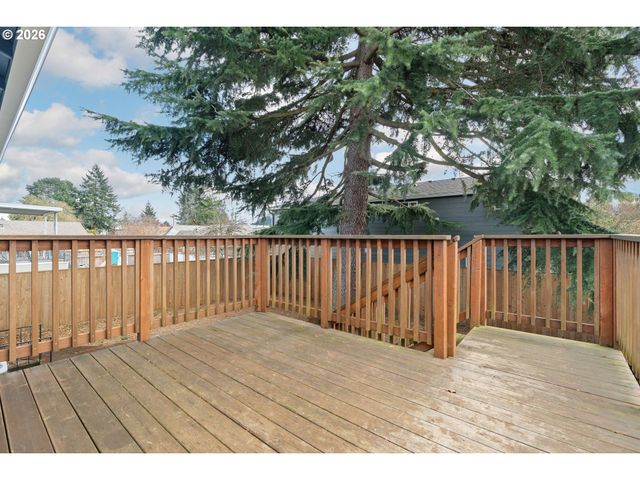 9216 Se MARKET St, Portland, OR 97216