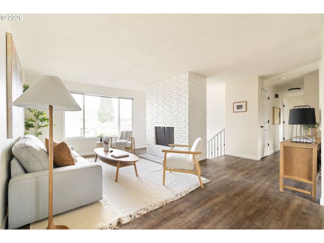 9216 Se MARKET St, Portland, OR 97216