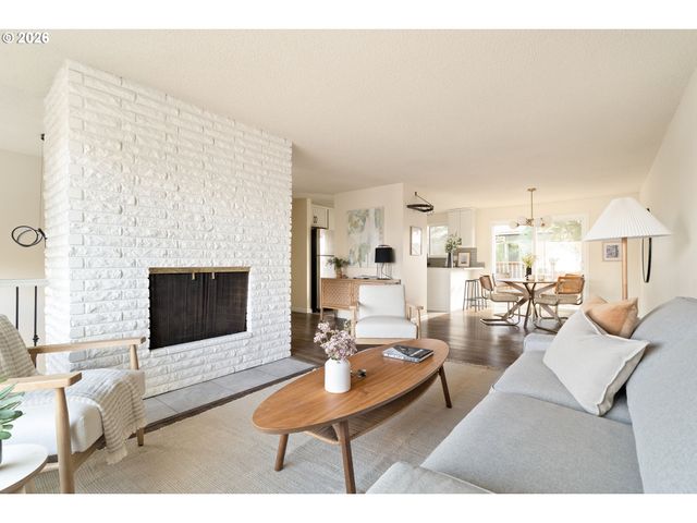 9216 Se MARKET St, Portland, OR 97216