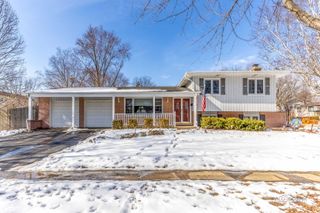 705 S Dymond Road, Libertyville, IL 60048