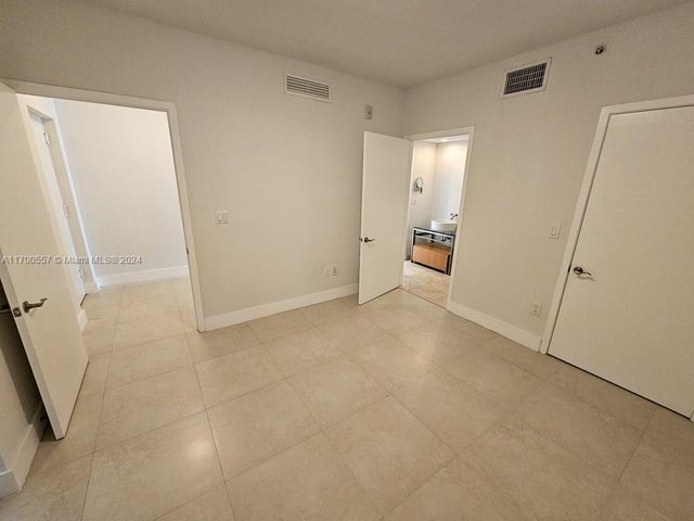 6000 Collins Ave 528, Miami Beach, FL 33140