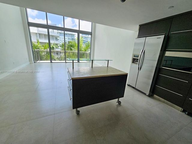 6000 Collins Ave 528, Miami Beach, FL 33140