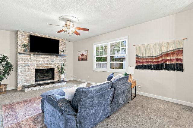 5721 Fillmore Street, Davenport, IA 52806