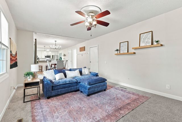5721 Fillmore Street, Davenport, IA 52806
