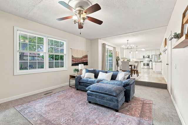 5721 Fillmore Street, Davenport, IA 52806