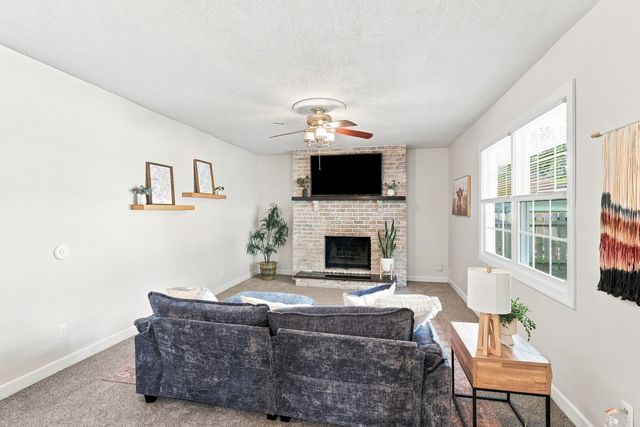 5721 Fillmore Street, Davenport, IA 52806