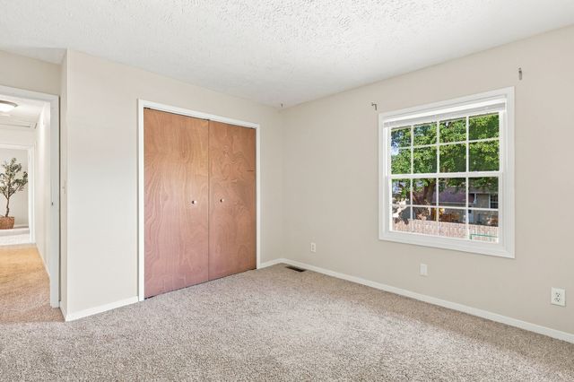 5721 Fillmore Street, Davenport, IA 52806