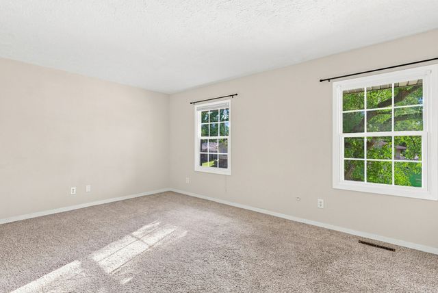 5721 Fillmore Street, Davenport, IA 52806