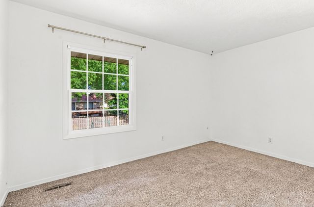 5721 Fillmore Street, Davenport, IA 52806