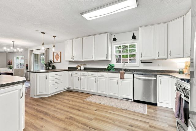5721 Fillmore Street, Davenport, IA 52806