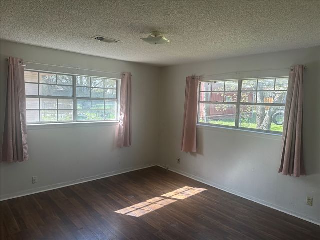 1721 W Walker Street, Denison, TX 75020