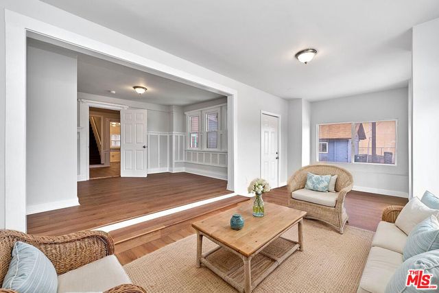 2205 S Hobart Boulevard, Los Angeles, CA 90018