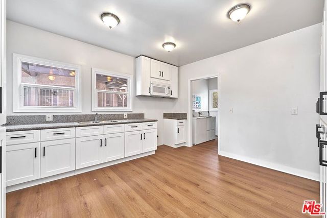 2205 S Hobart Boulevard, Los Angeles, CA 90018