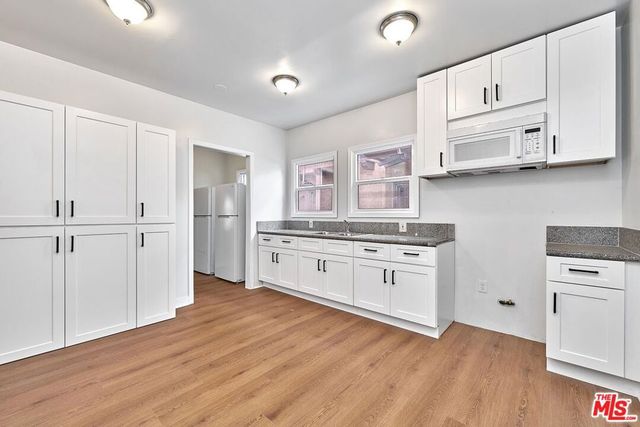 2205 S Hobart Boulevard, Los Angeles, CA 90018