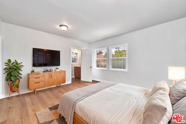 2205 S Hobart Boulevard, Los Angeles, CA 90018